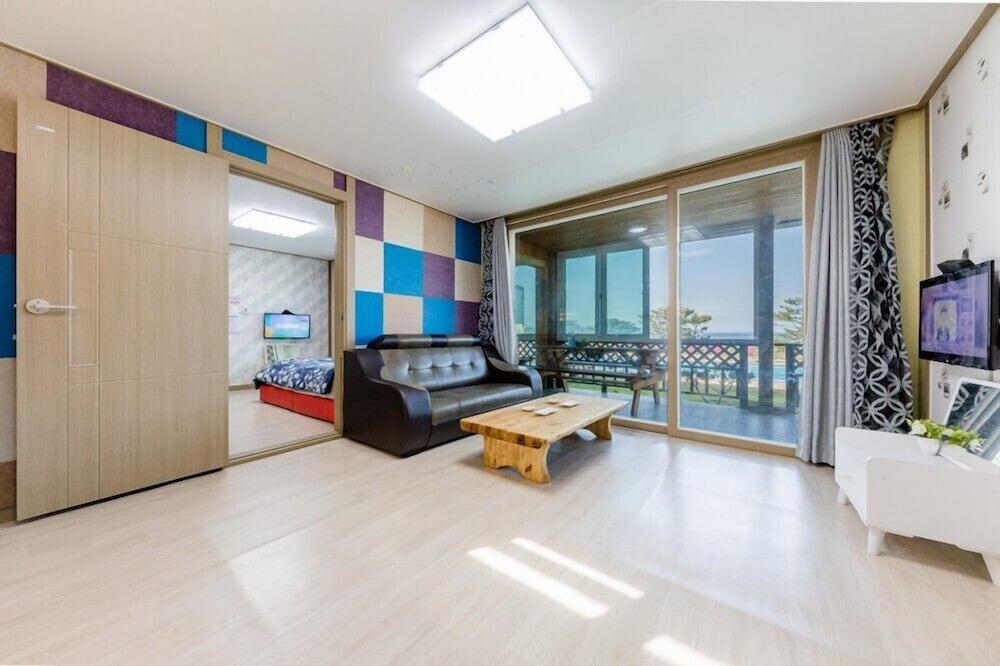 Room (family 1) - Photo 7