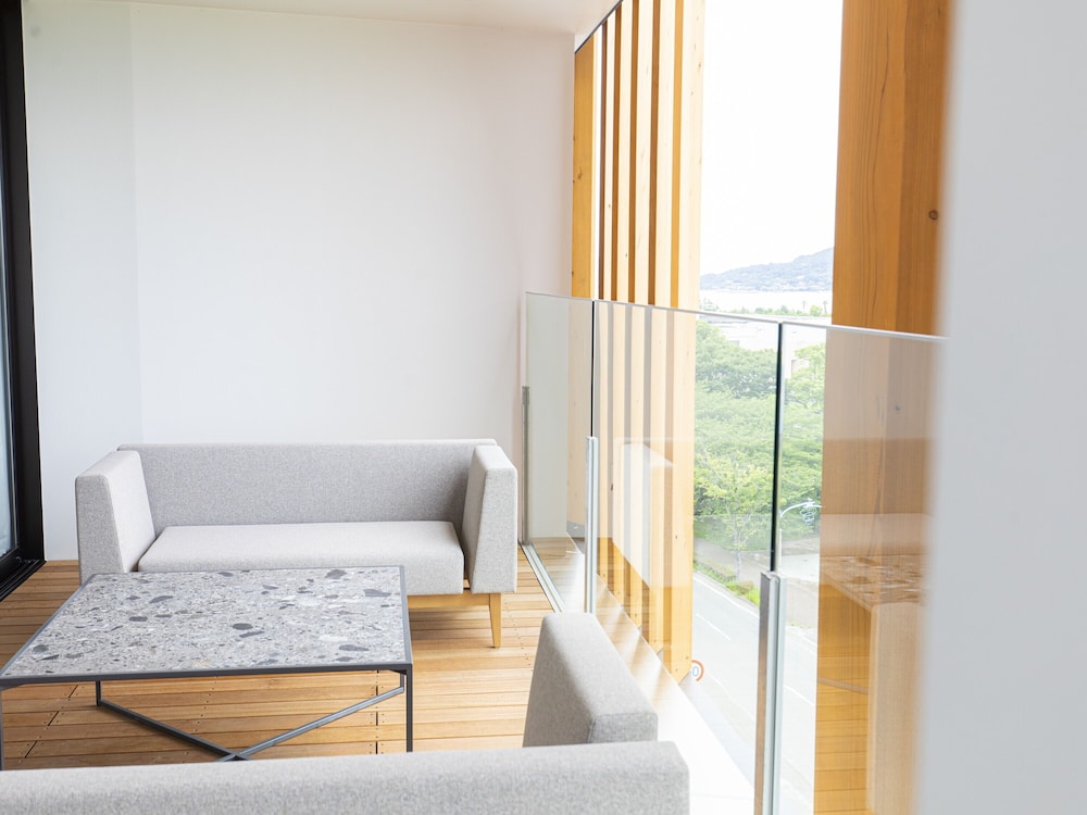 Luxury Suite - Photo 3