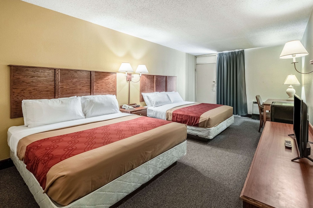 Standard Room, 2 Queen Beds, Non Smoking photo 1