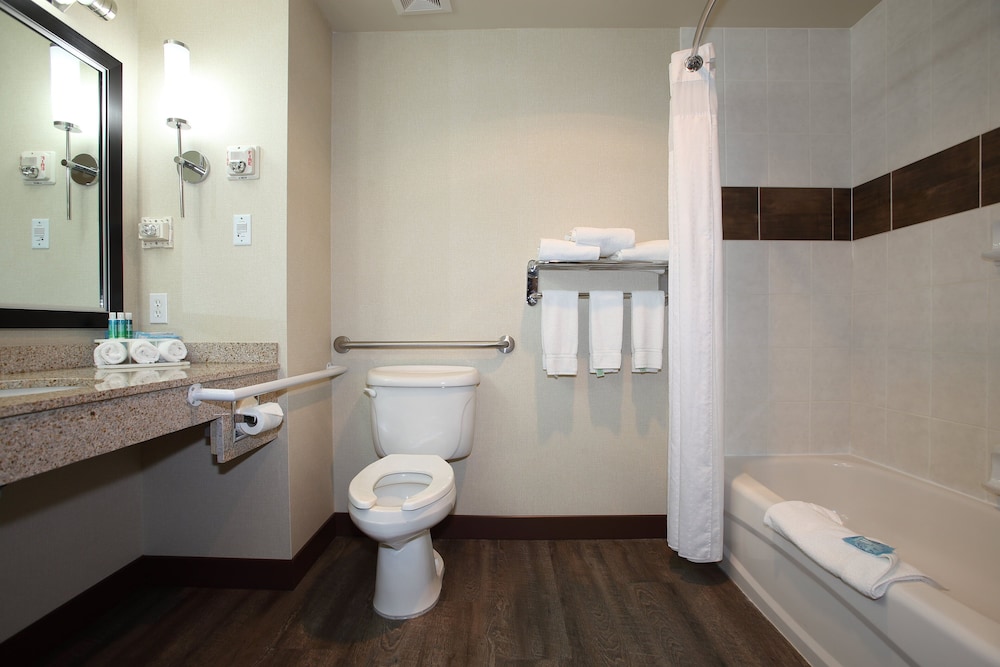 Standard Room, 2 Queen Beds - Photo 5