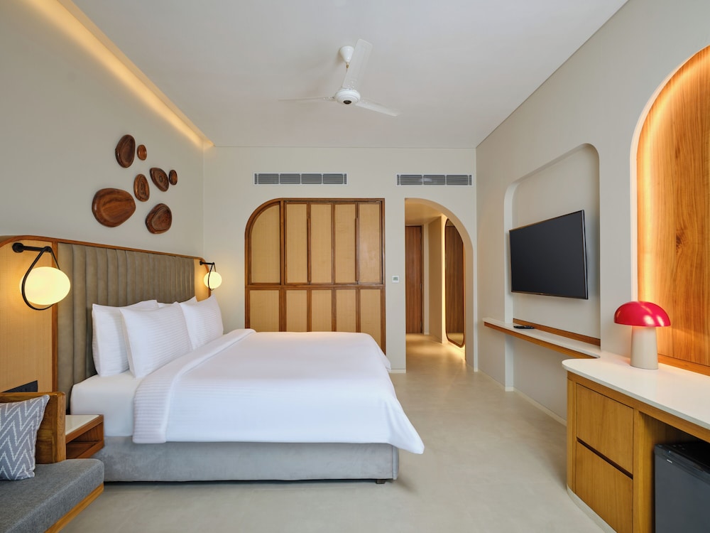 Deluxe Double Room, Partial Sea View photo 2