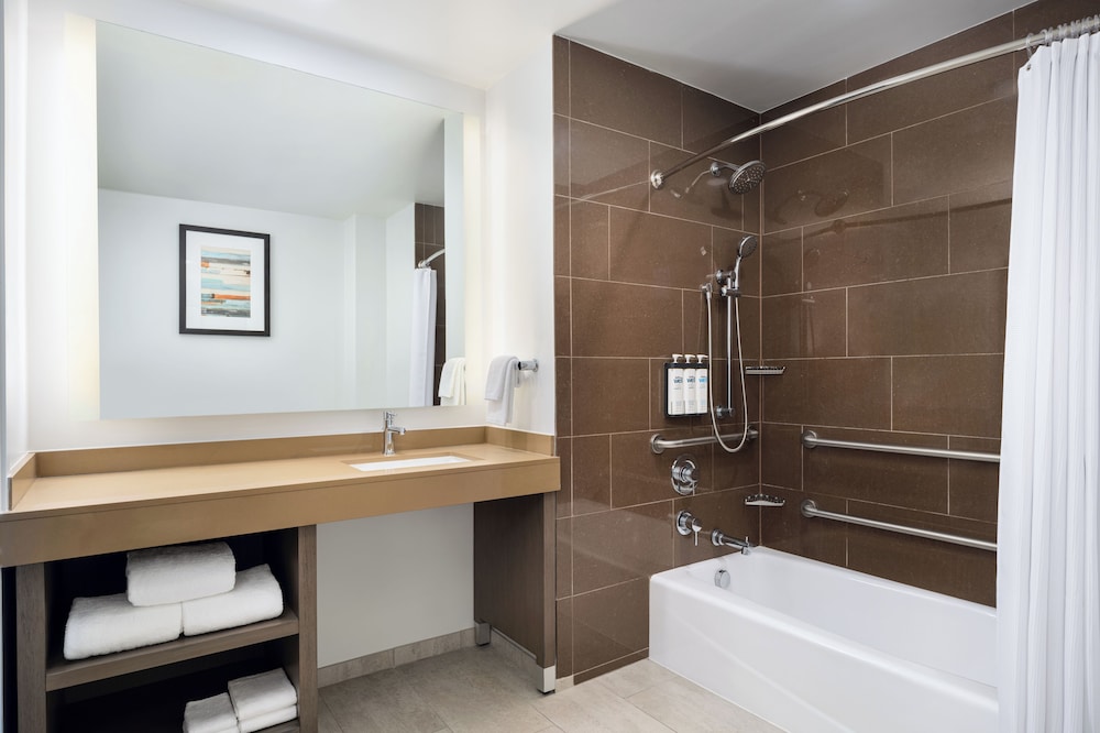Studio Suite 1 King Bed Accessible Tub - Photo 5