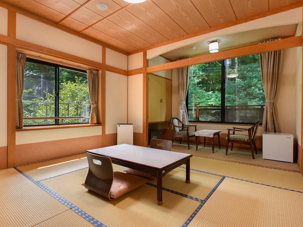[Forest Side] Japanese room 8 tatami mats + Hiroen