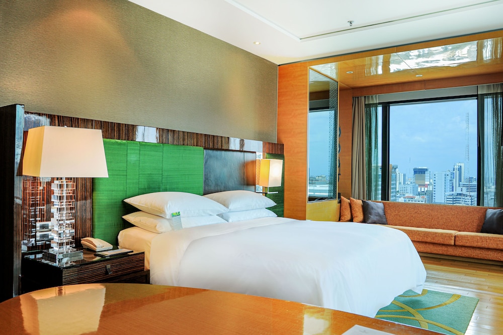 Executive Suite, 1 King Bed, High Floor, Non Smoking thumbnail 6