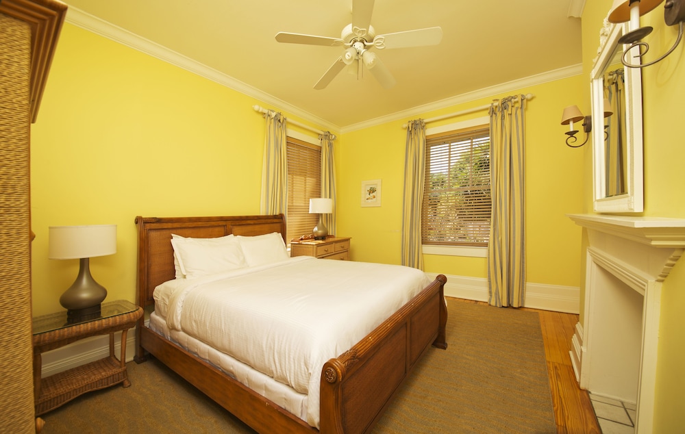 Deluxe Room, 1 Queen, Accessible - Adult Exclusive