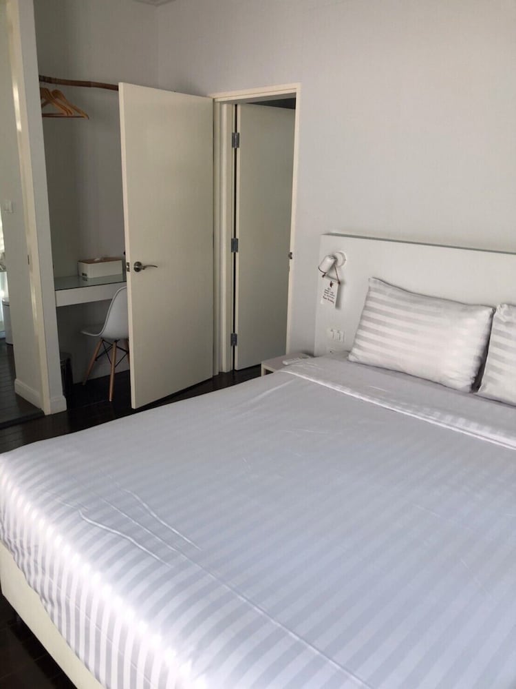Standard Room, 1 King Bed, Connecting Rooms, Garden View photo 1