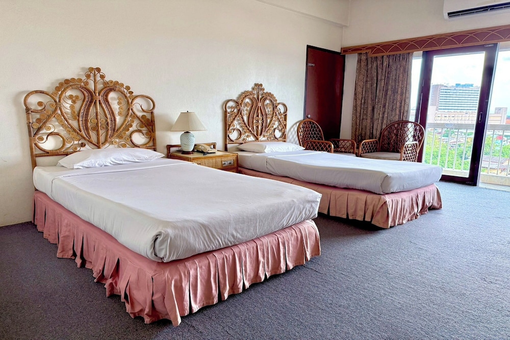 Standard Twin Room - Photo 15