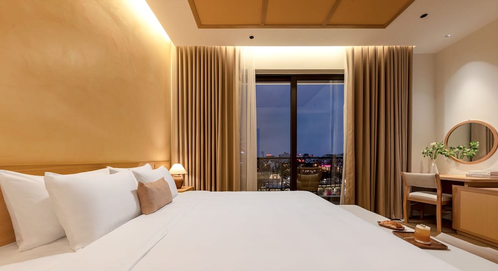 Studio King Lake View Room