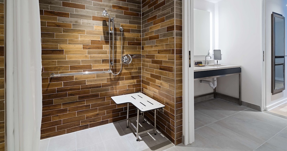 Suite, 1 Bedroom, Accessible (Mobility & Hearing, Roll-in Shower) thumbnail 6