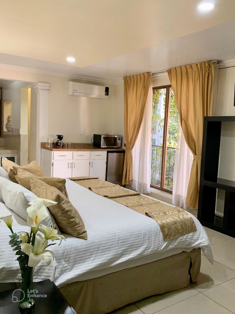 Deluxe Suite photo 1