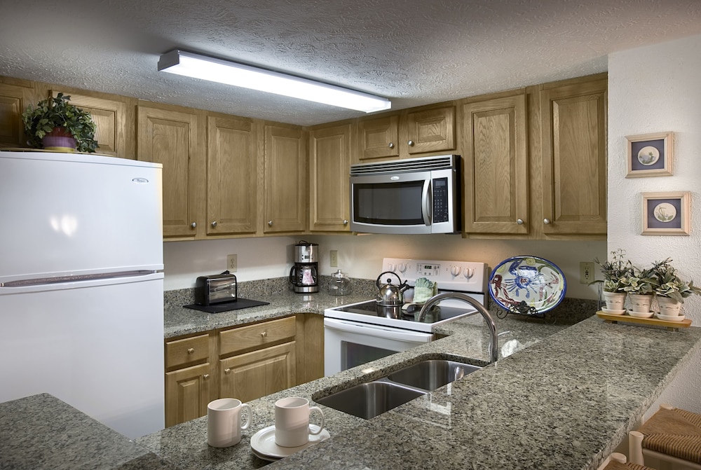 Condo, 2 Bedrooms photo 3
