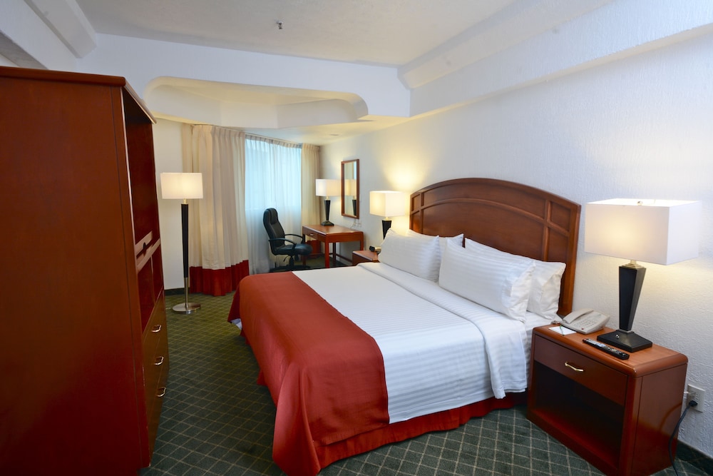 Deluxe Room, 1 King Bed photo 1