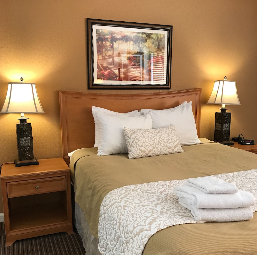 Two Bedroom - Photo 2