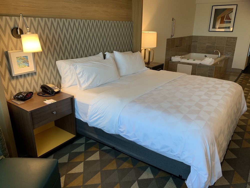Standard Room, 1 King Bed, Jetted Tub - Photo 1