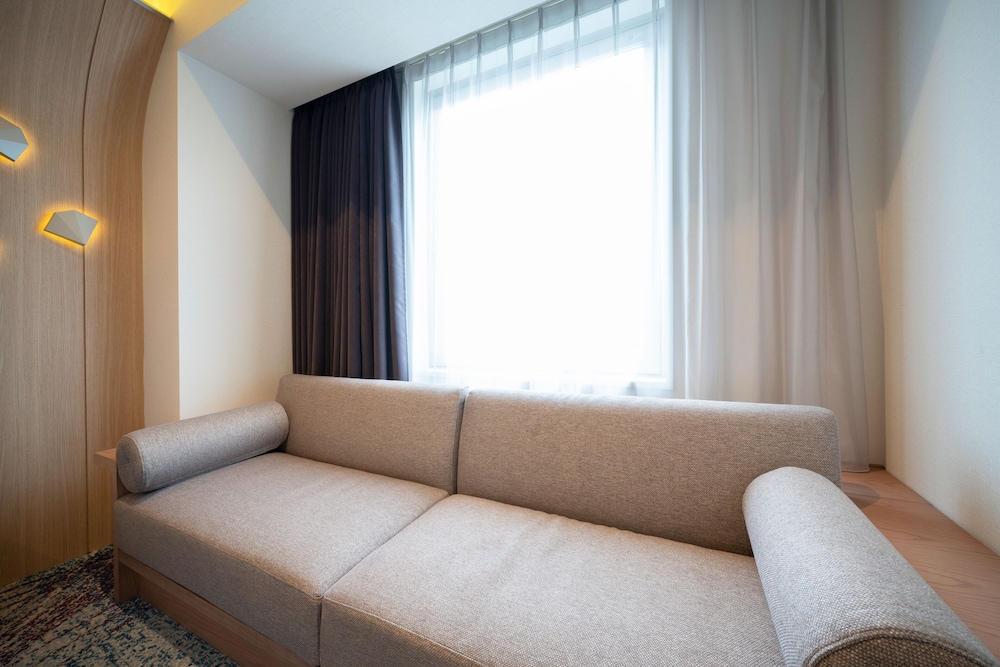 Premier Twin Room, Non Smoking (2 semi-double beds) - Photo 2