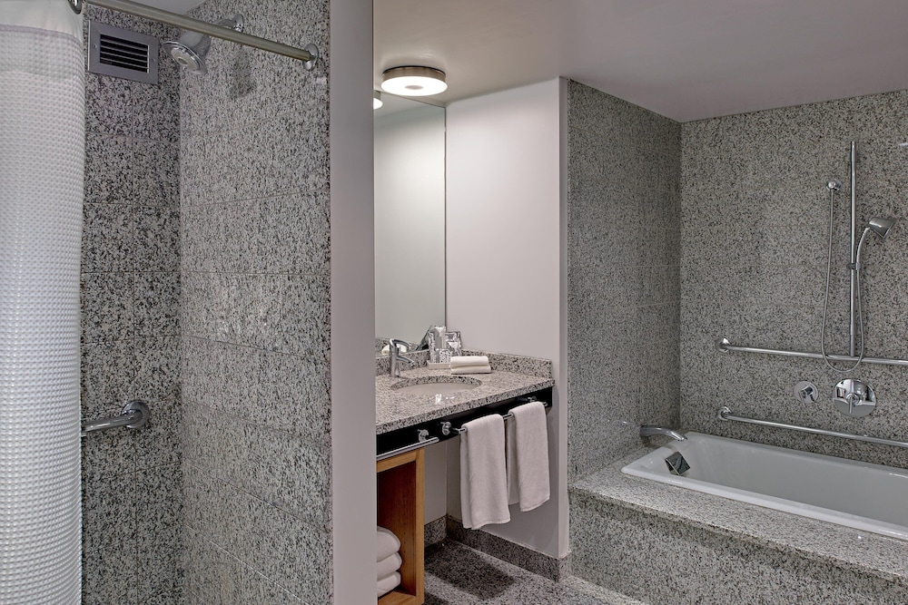 Room, 2 Queen Beds (Mobility Accessible, Tub) photo 2