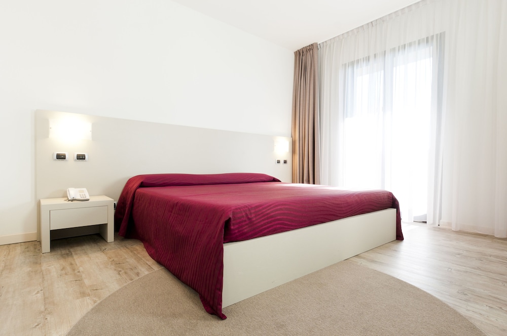 Comfort Room, 1 King Bed, Non Smoking - Photo 4