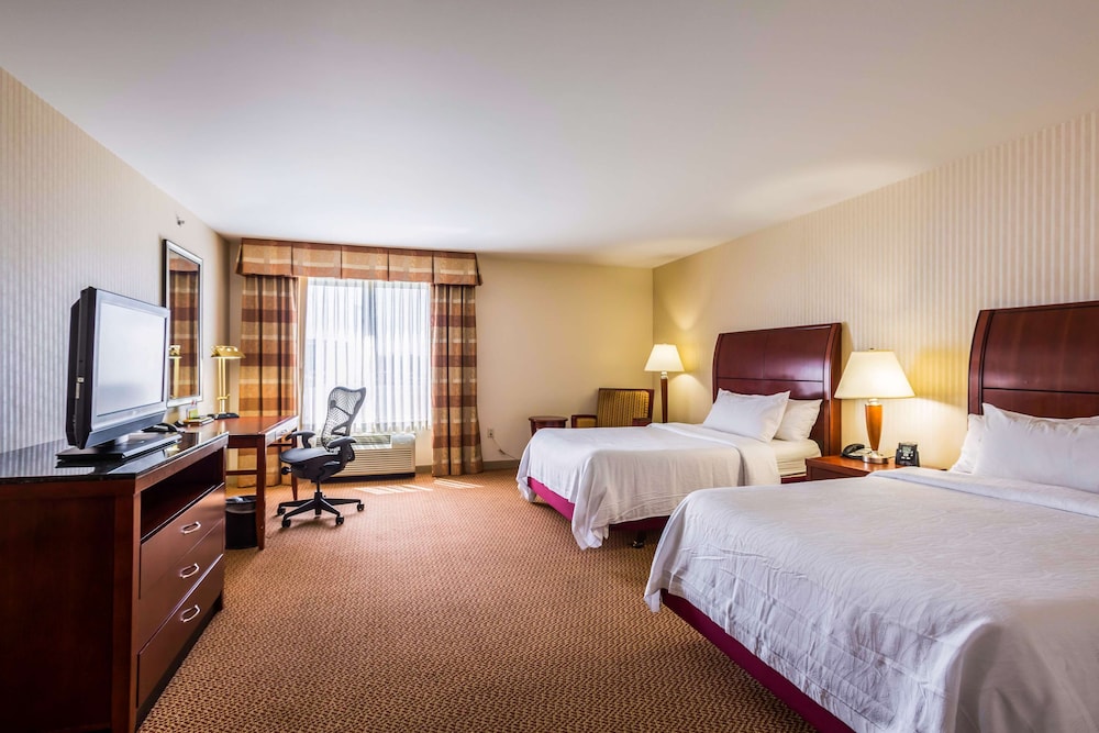 Room, 2 Queen Beds, Accessible, Bathtub photo 1