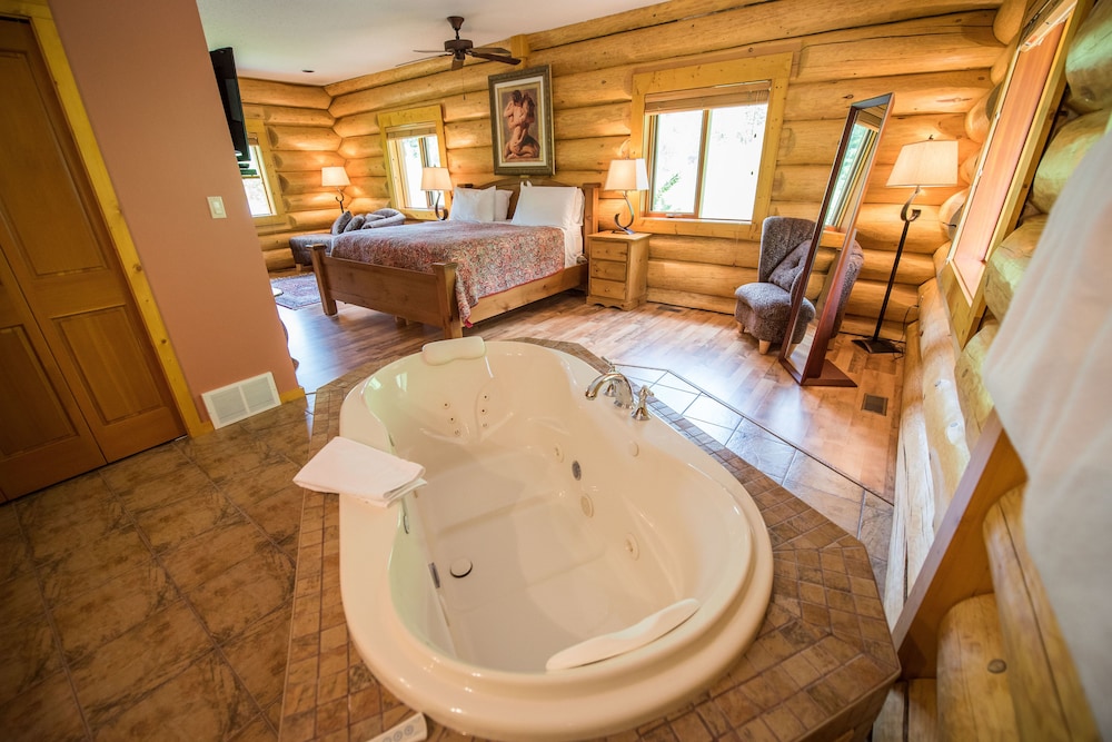 Couples Suite photo 2