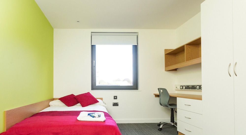 Standard Double Room, Non Smoking (4’ small double beds) photo 3