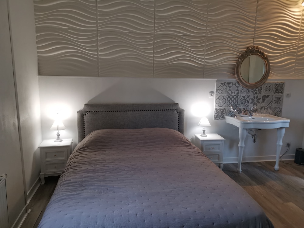 Economy Double Room (La capitelle)