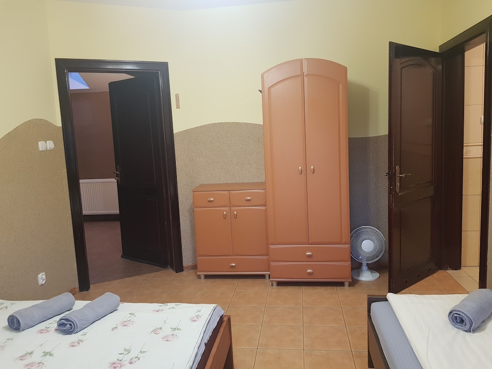Family Room, Multiple Beds, Non Smoking photo 3
