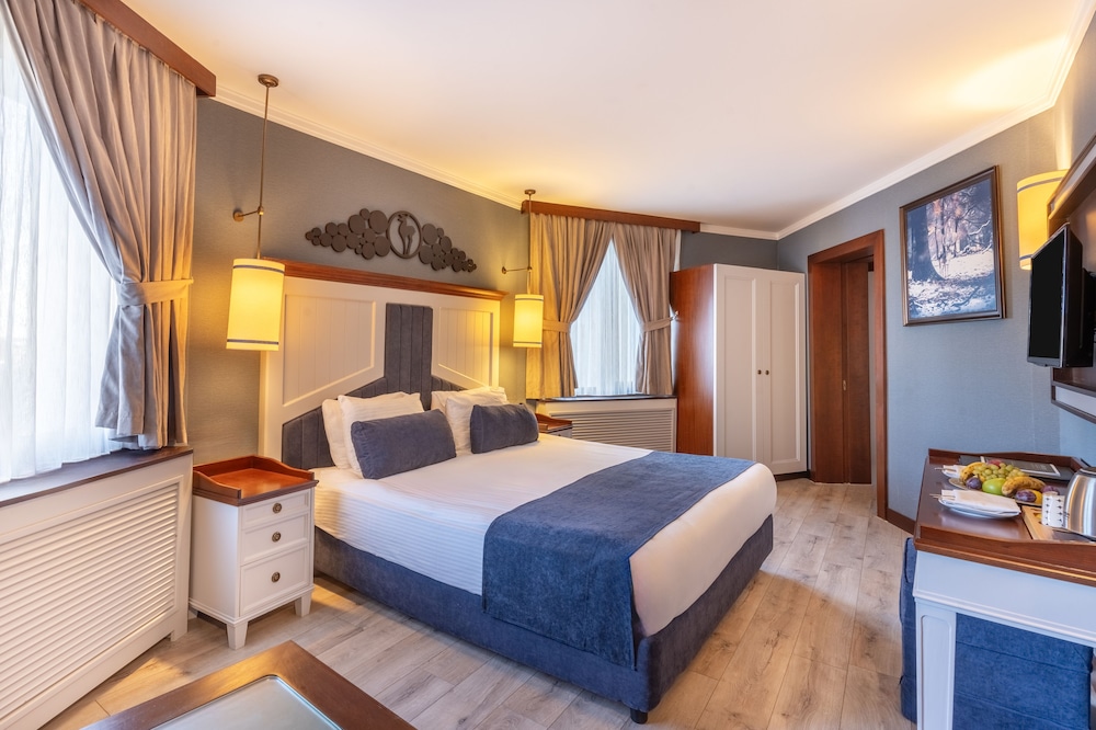 Grand Room photo 2