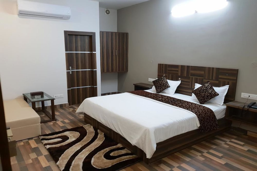 Deluxe Room - Photo 5