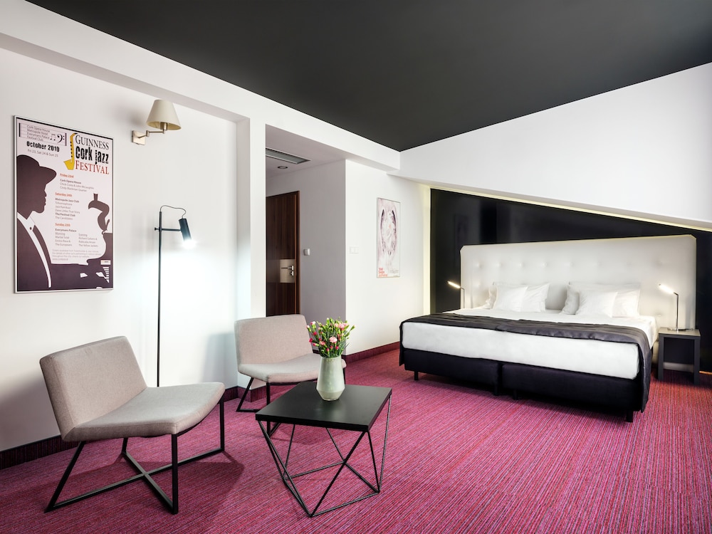 Superior Room, 2 Twin Beds, Non Smoking, Refrigerator - Photo 7