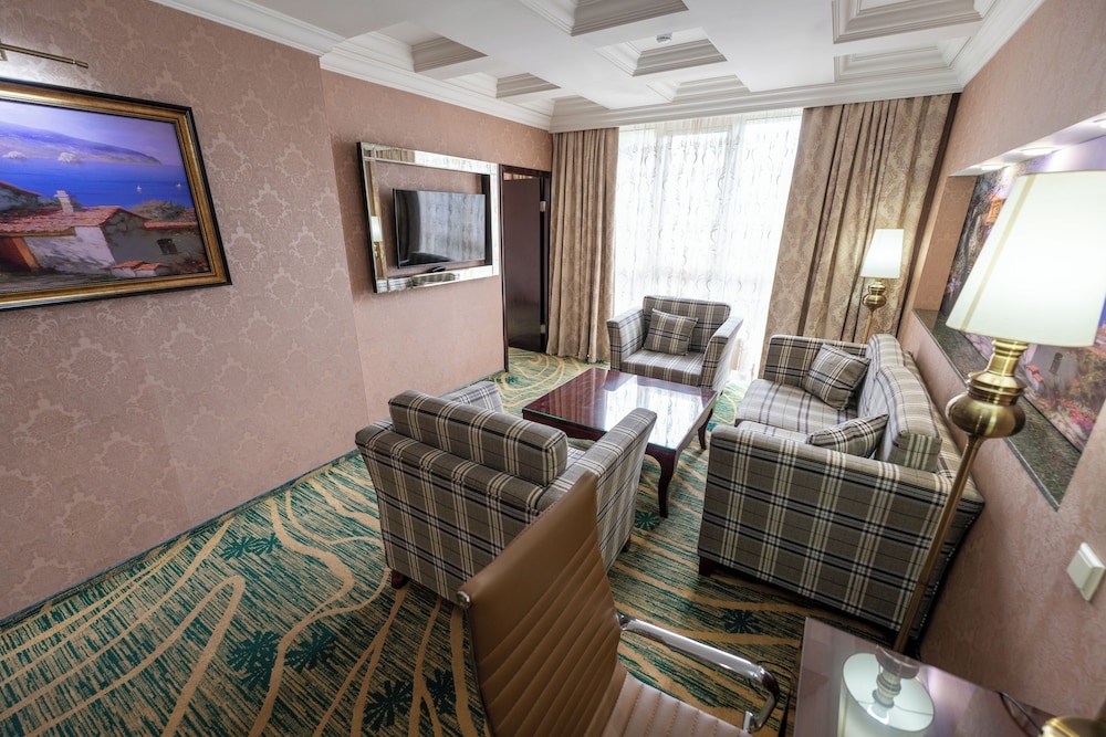 Suite - Photo 5