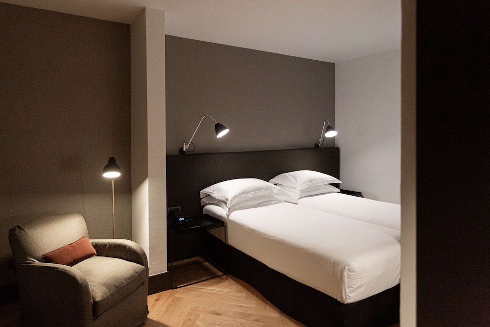 Twin Guest Room