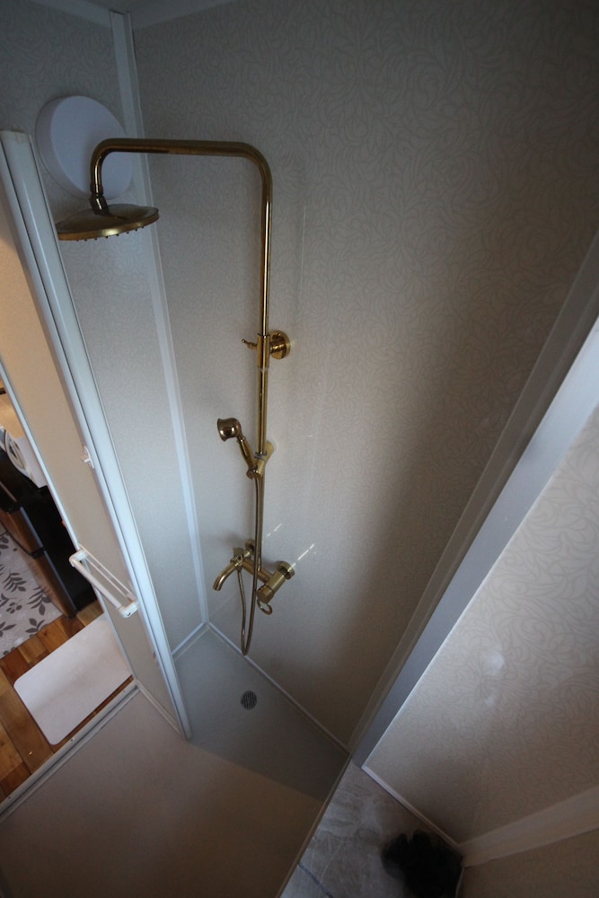Basic Apartment photo 2
