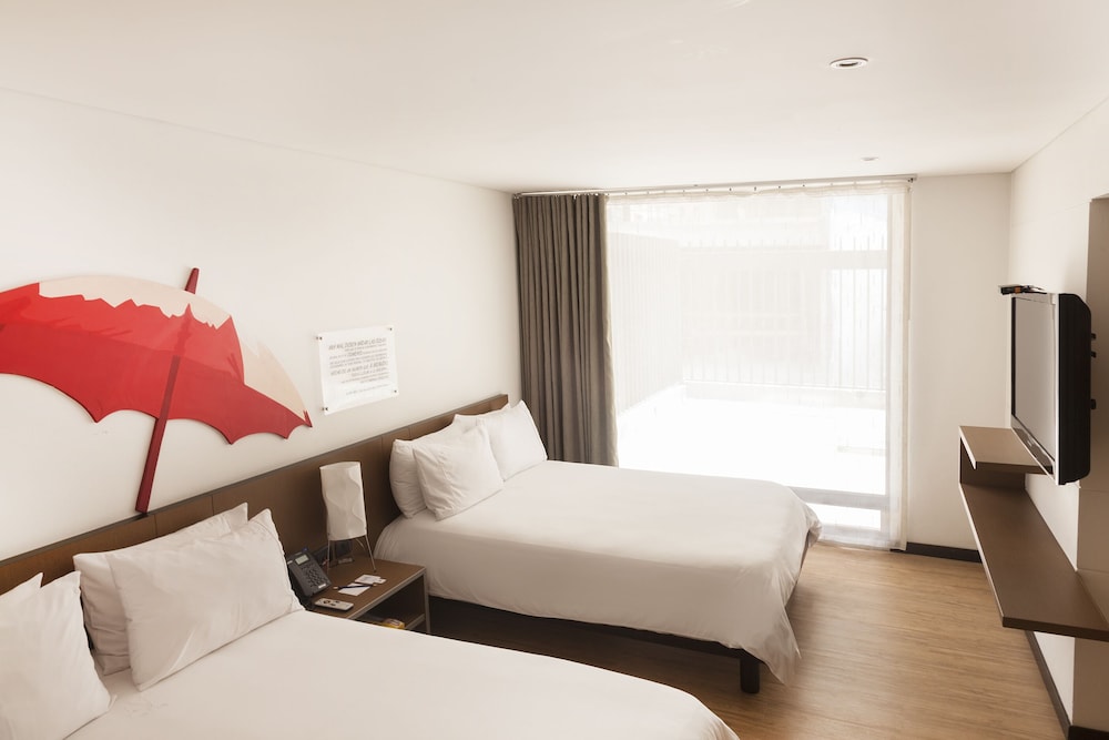 Standard Twin Room, 2 Double Beds - Photo 2