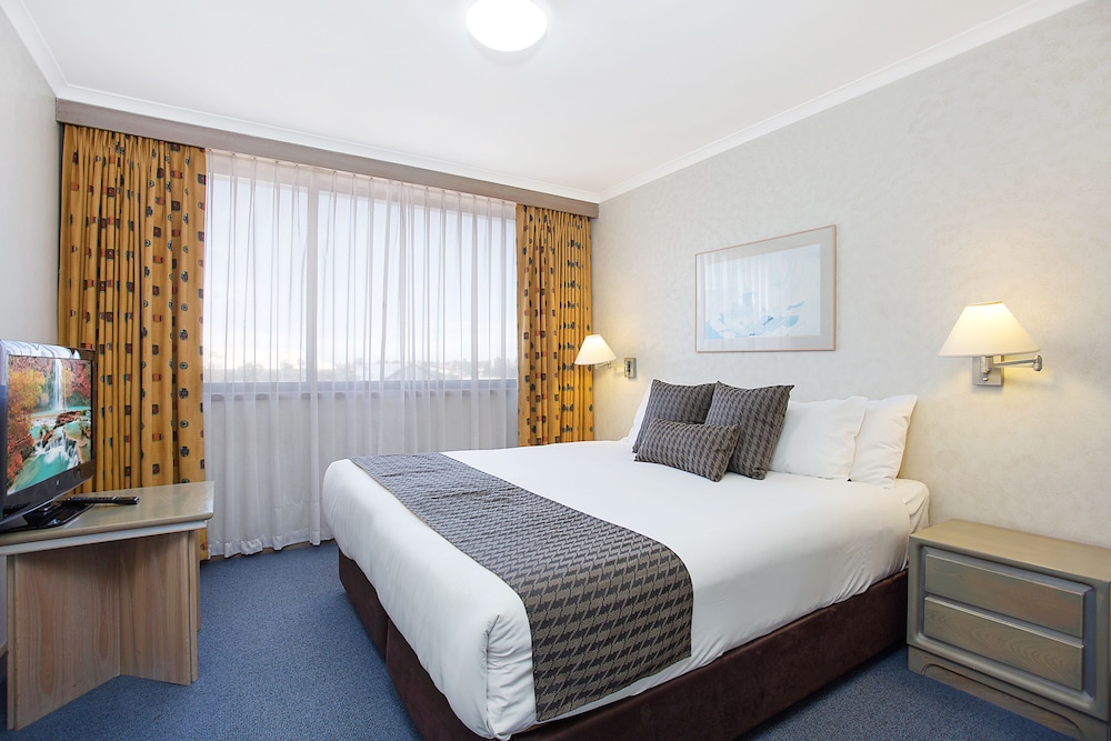 Deluxe King Suite photo 2