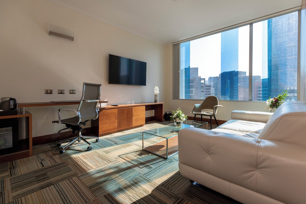 Suite, 1 King Bed, Non Smoking, Balcony (Living Room) - Photo 6