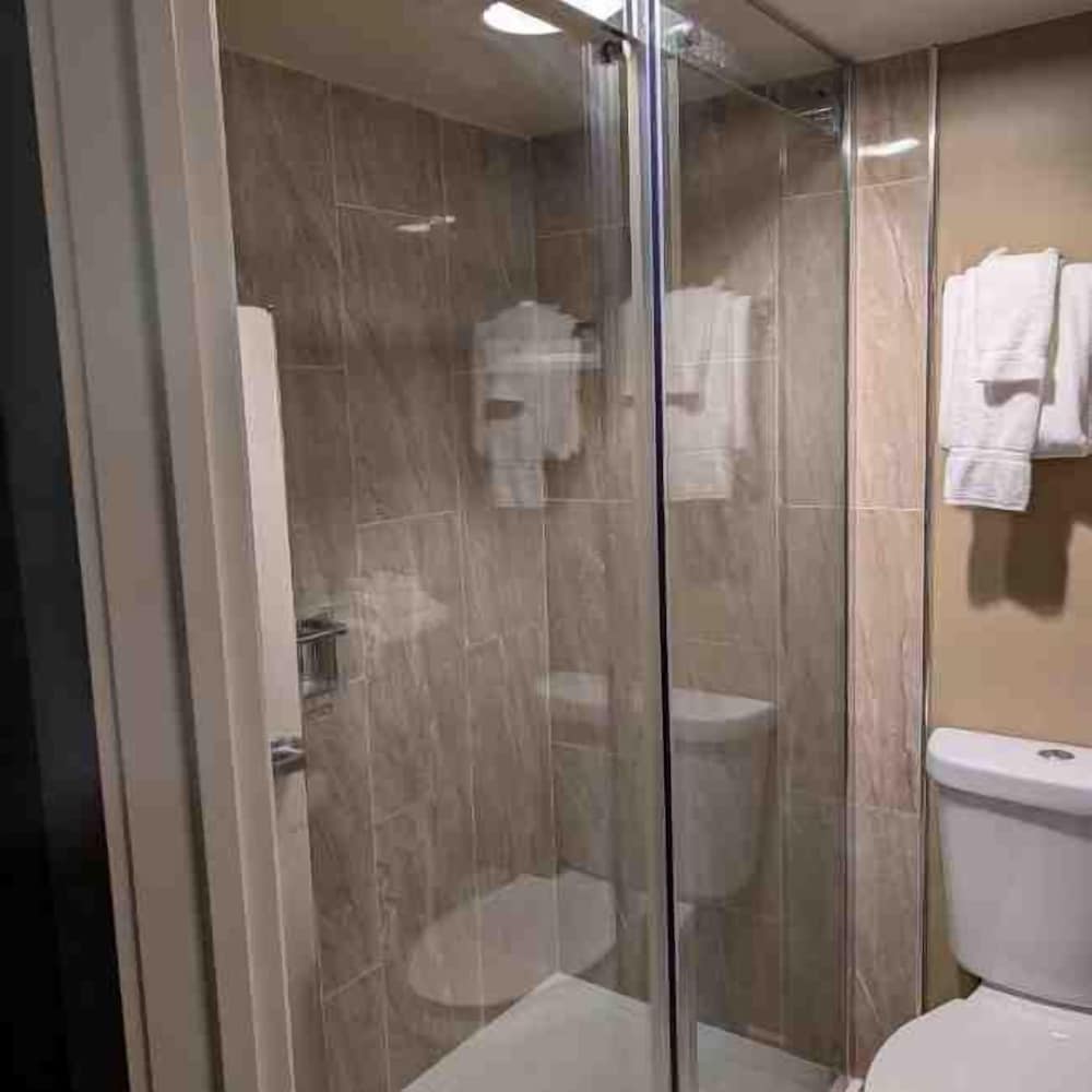 Suite, 1 Queen Bed, Non Smoking, Kitchenette (Walk-In Shower) - Photo 5