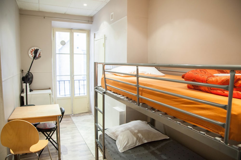 Single bed in Mixed Dormitory for 6 - 1 pax