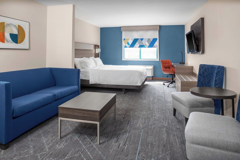 Suite, 1 King Bed - Photo 4