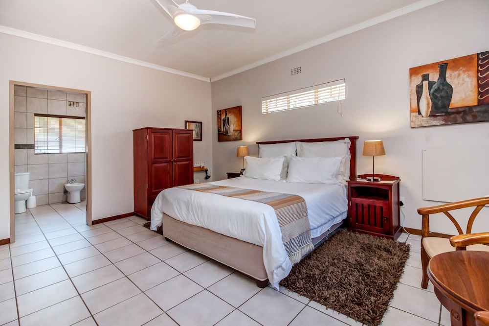 Standard Double Room (Ingwe Room) photo 1