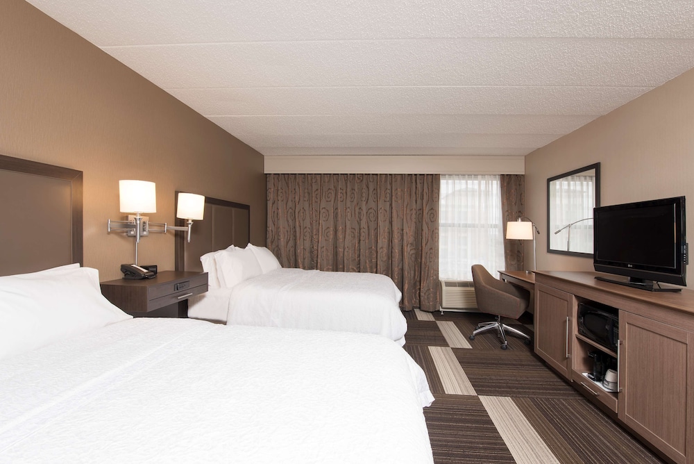Room, 2 Queen Beds, Accessible, Bathtub photo 2