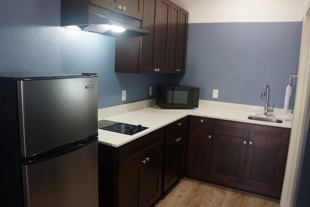Room, 2 Queen Beds, Kitchenette photo 1