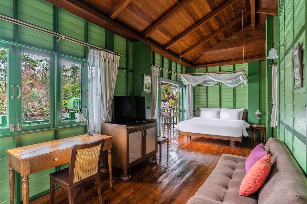 Vintage River Villa with Plunge Pool - Photo 3