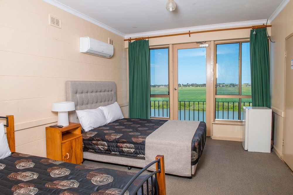 Family Room - Photo 1