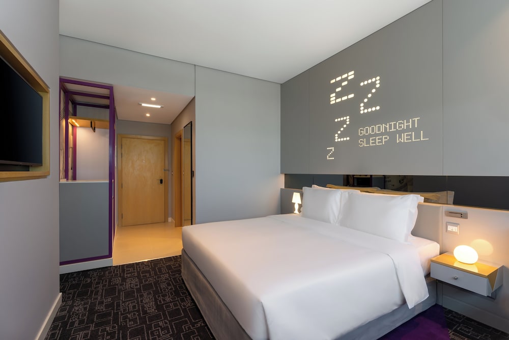 Room, 1 King Bed (Urban King) photo 3
