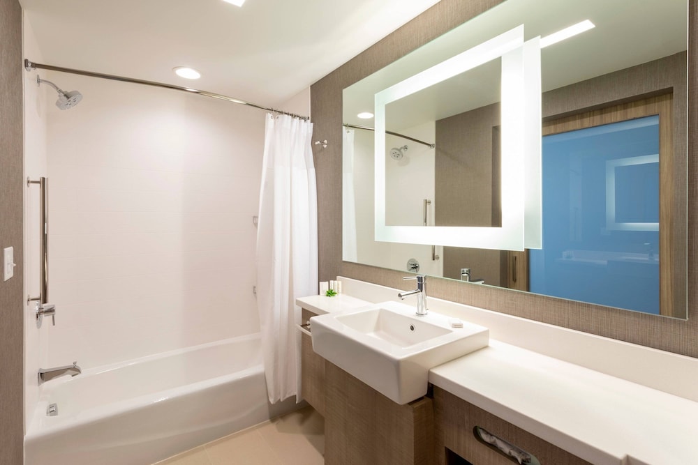Suite, 2 Queen Beds - Photo 6