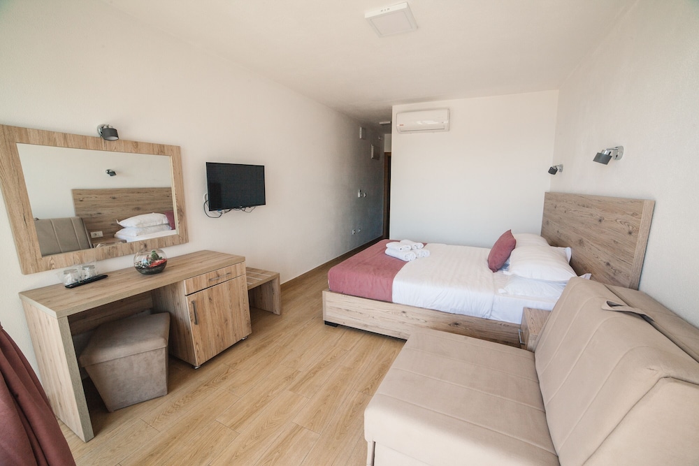 Deluxe Room, Beach View photo 3