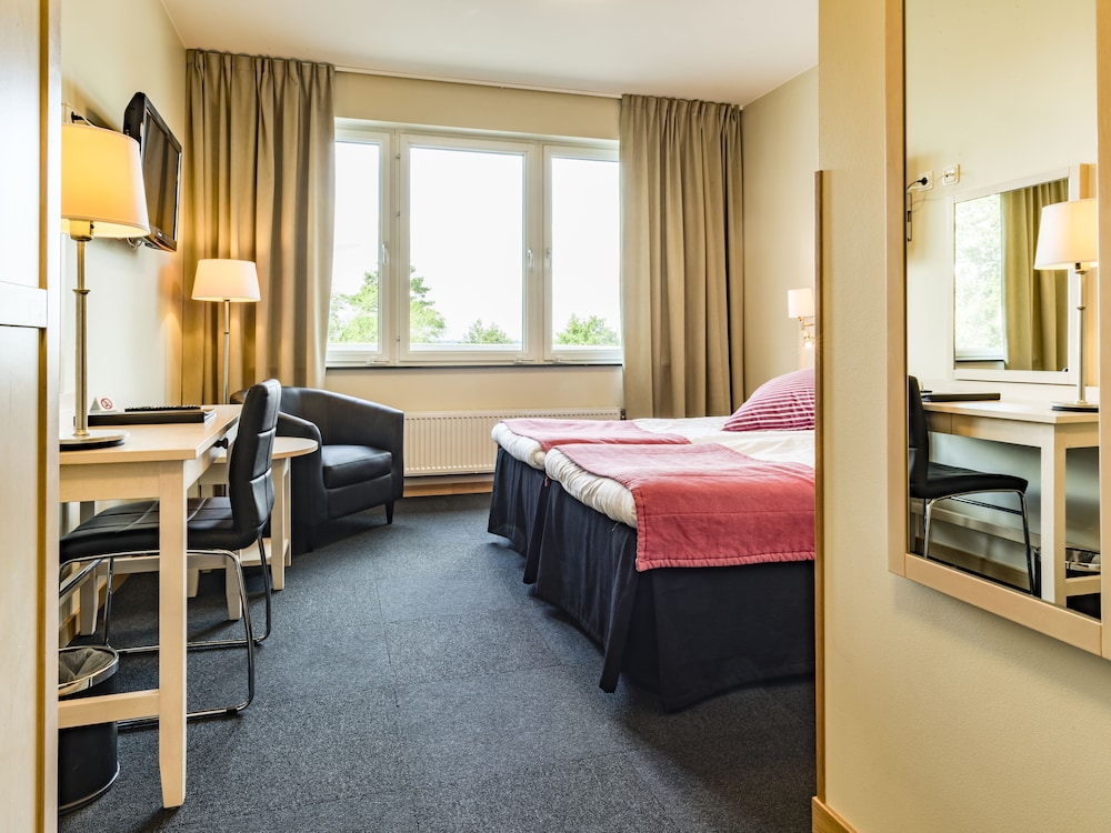 Traditional Double Room, Partial Lake View photo 1