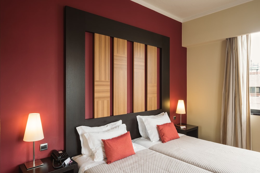 Twin Room (with Extra Bed)