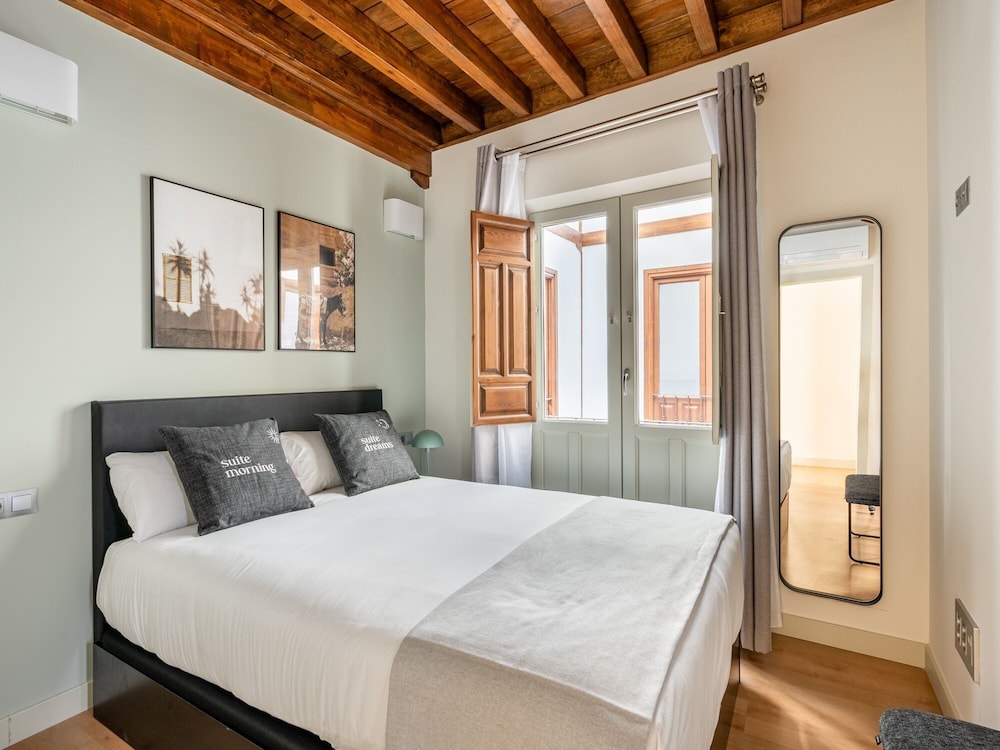 Two-Bedroom Apartment with Balcony - Photo 3