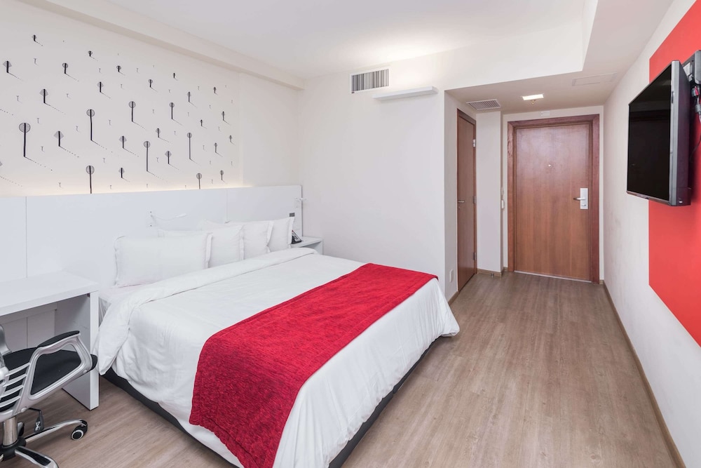 Superior Room, 1 Queen Bed photo 2